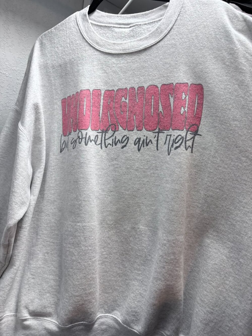 WOMEN'S UNDIAGNOSED BUT SOMETHING AINT RIGHT SWEATSHIRT